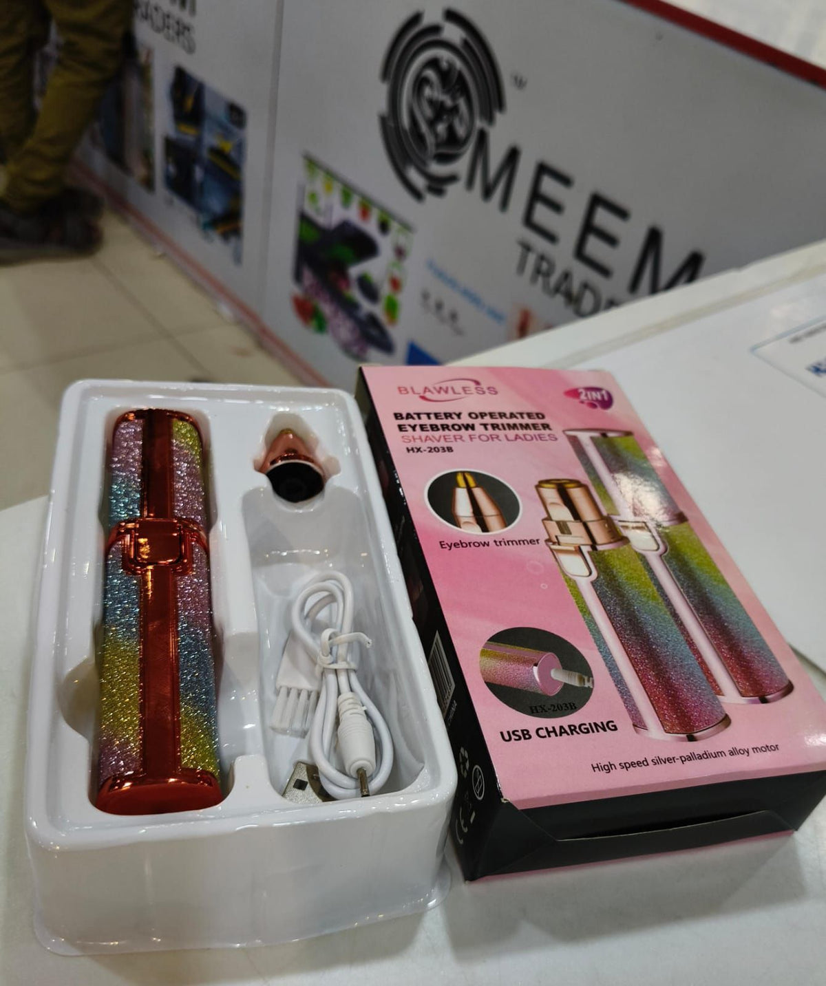 Flawless 2 in 1 Eyebrow Trimmer &amp; Shaver – Facial Hair Removal &amp; Grooming Tool